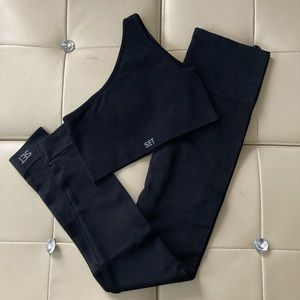 Set active onyx leggings and matching one shoulder bras